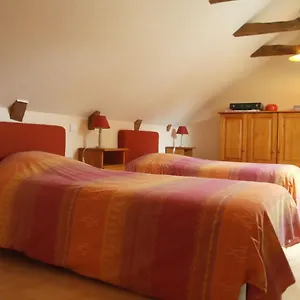 https://gites-des-abeilles.hotels-rhonealpes.com
