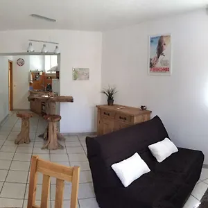 https://le-petit-moulin.fr-provencehotel.com